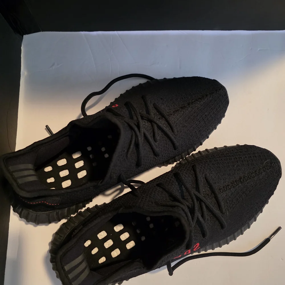 Black Yeezy Boost 350 V2 Sneakers Great Shape Check Pics Make An Offer No Box - Picture 5 of 6